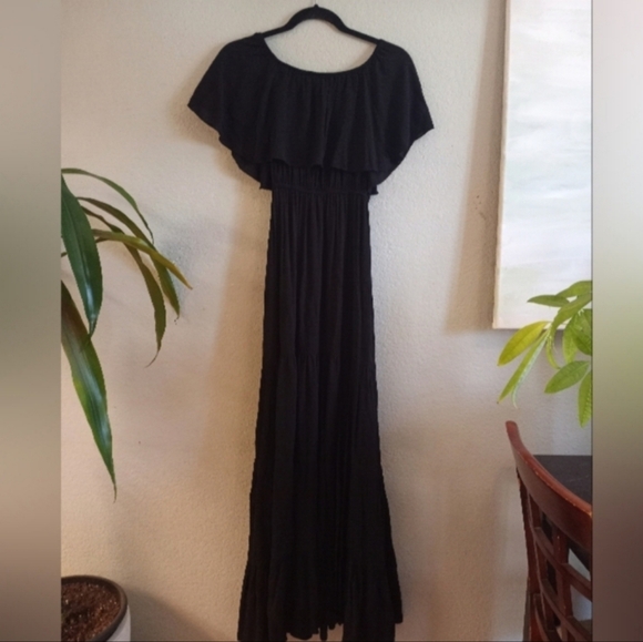 Elan Classic Black Off The Shoulder Ruffle Top Tiered Flowy Silky Bohemian Maxi - Picture 6 of 6